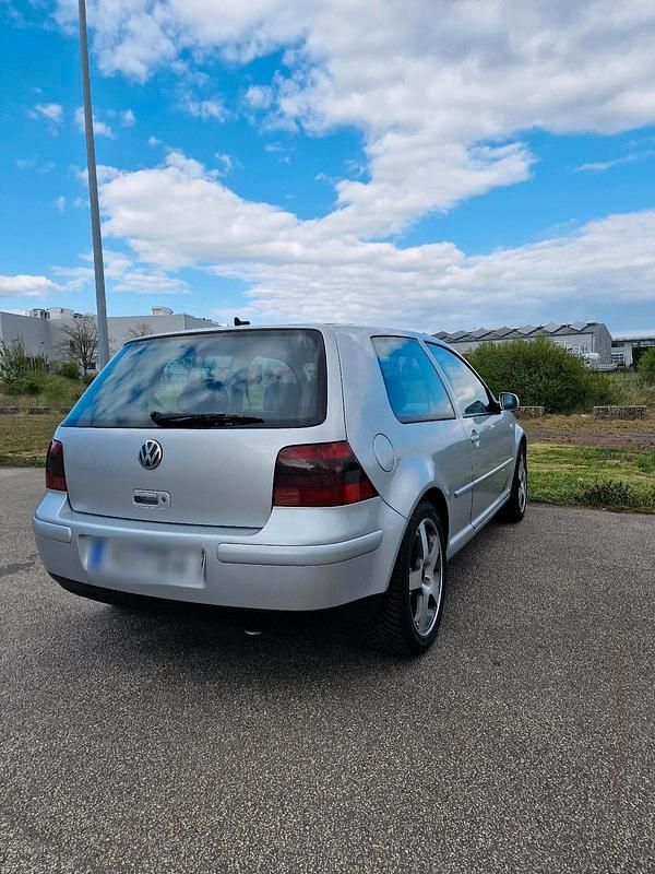 Używany VW Golf Trendline 131 KM (96 kW) 2002 Srebrny Coupe