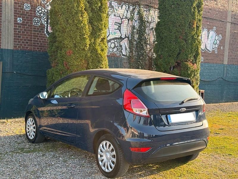 Gebraucht Ford Fiesta Celebration 60 PS (44 kW) 2016 Blau Kleinwagen