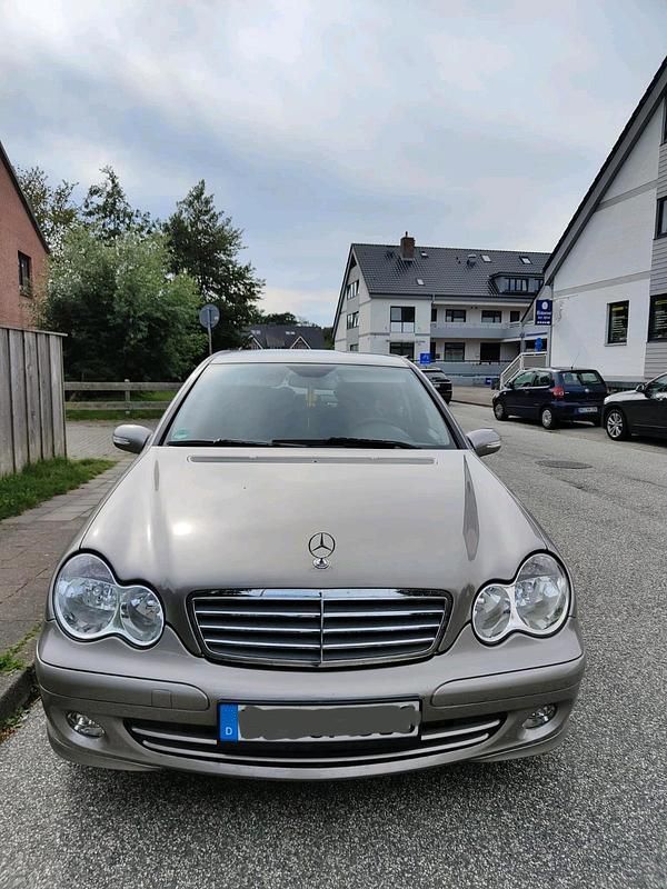 Silber Gebraucht 2005 Mercedes 180 Limousine | 3.700 € - Bild 1/4