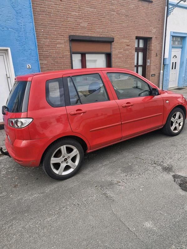 Usado Mazda 2 68 HP (50 kW) 2007 Vermelho Citadino