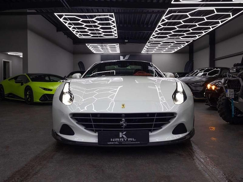 Gebraucht Ferrari California 560 PS (411 kW) 2017 Weiß Cabrio