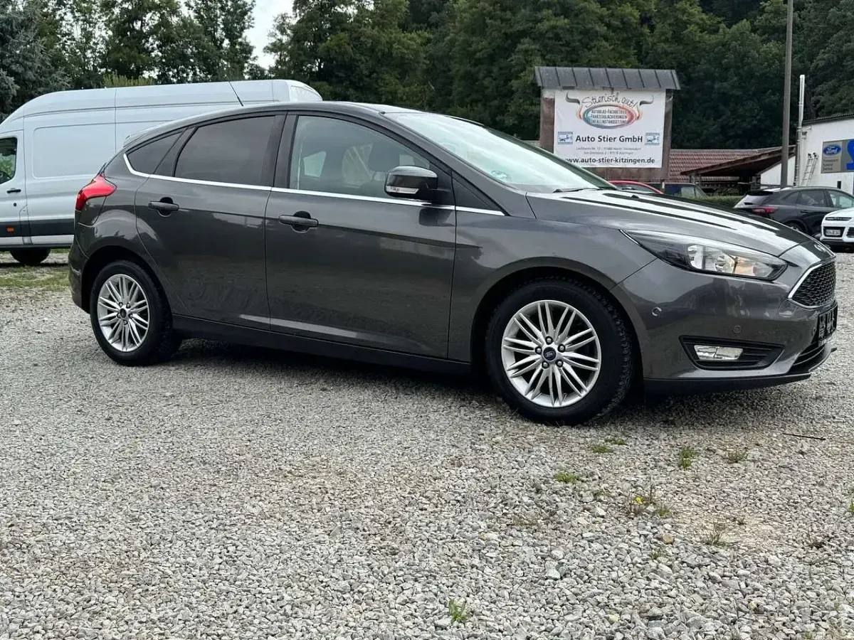 Gebraucht Ford Focus Cool & Connect 101 PS (74 kW) 2018 Magneticgrau (metallic) Limousine