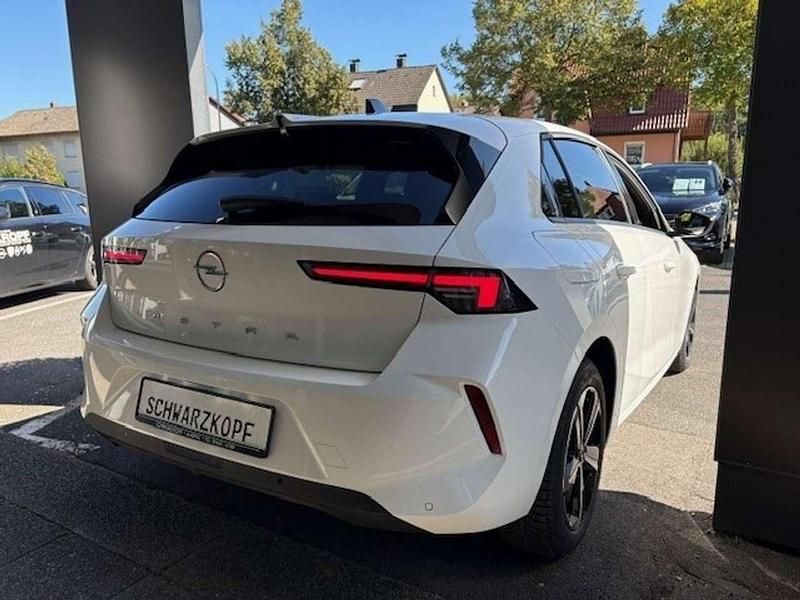 Neu Opel Astra Edition 131 PS (96 kW) 2025 Weiss Limousine