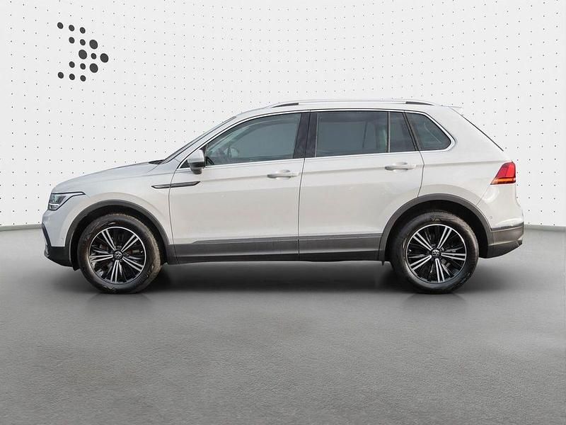 Gebraucht VW Tiguan Life 200 PS (147 kW) 2023 Pure white SUV