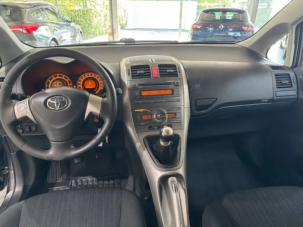 Gebraucht Toyota Auris Life 101 PS (74 kW) 2009 Grau Kleinwagen