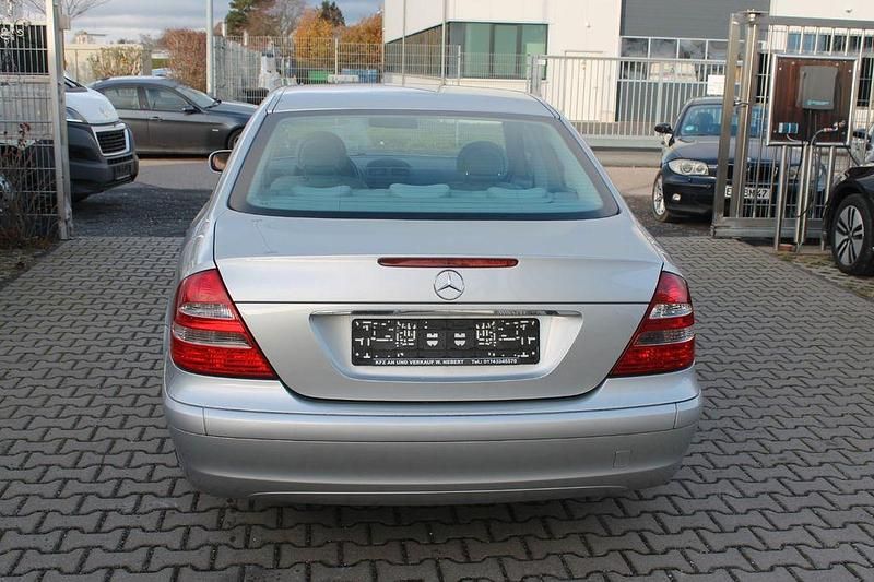 Gebraucht Mercedes E200 163 PS (119 kW) 2003 Silber Limousine