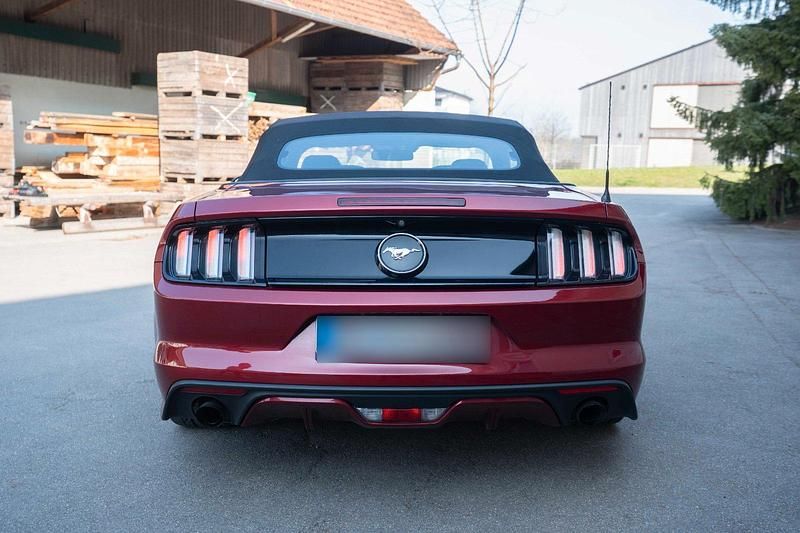 Gebraucht Ford Mustang 317 PS (233 kW) 2016 Rot Cabrio
