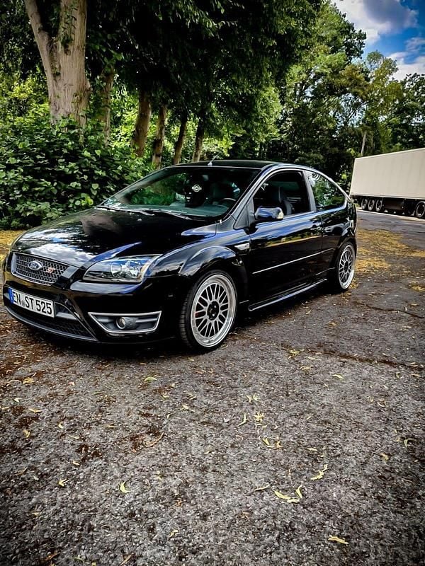 Schwarz Gebraucht 2007 Ford Focus ST | 9.800 € - Bild 1/4
