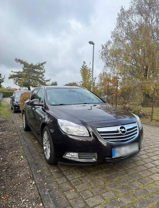 Braun Gebraucht 2012 Opel Insignia Kombi | 6.850 € (Etwas zu teuer) - Bild 1/4