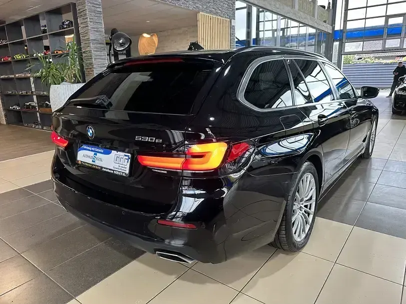 Gebraucht BMW 530e Sport Line 292 PS (214 kW) 2021 Schwarz Kombi