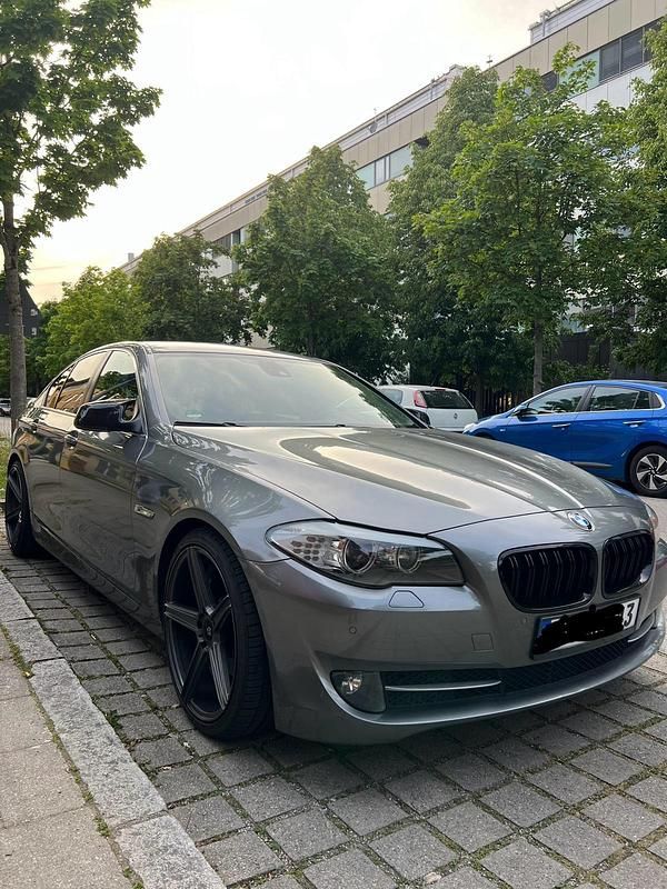 Gebraucht BMW 528 258 PS (189 kW) 2010 Grau Limousine
