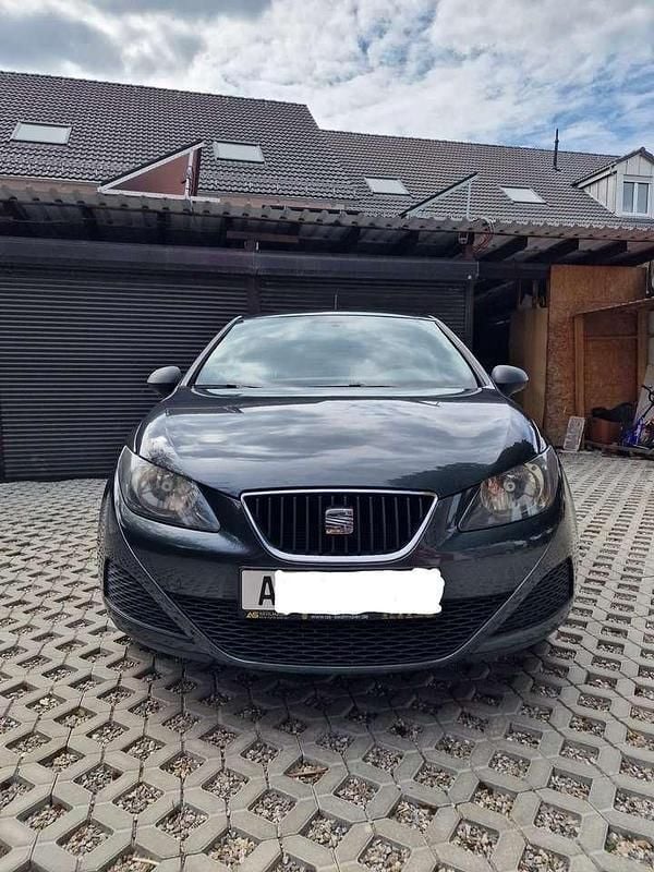 Grau Gebraucht 2011 Seat Ibiza Reference Limousine | 4.400 € (Fairer Preis) - Bild 1/4