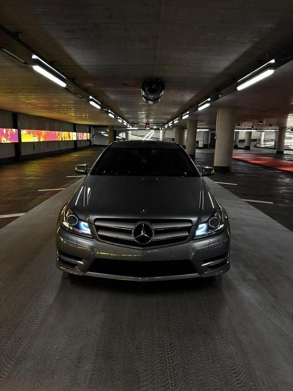 Silber Gebraucht 2011 Mercedes C220 Coupé | 12.499 € (Teuer) - Bild 1/4