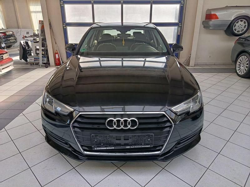 Gebraucht Audi A4 Sport 150 PS (110 kW) 2019 Schwarz Limousine