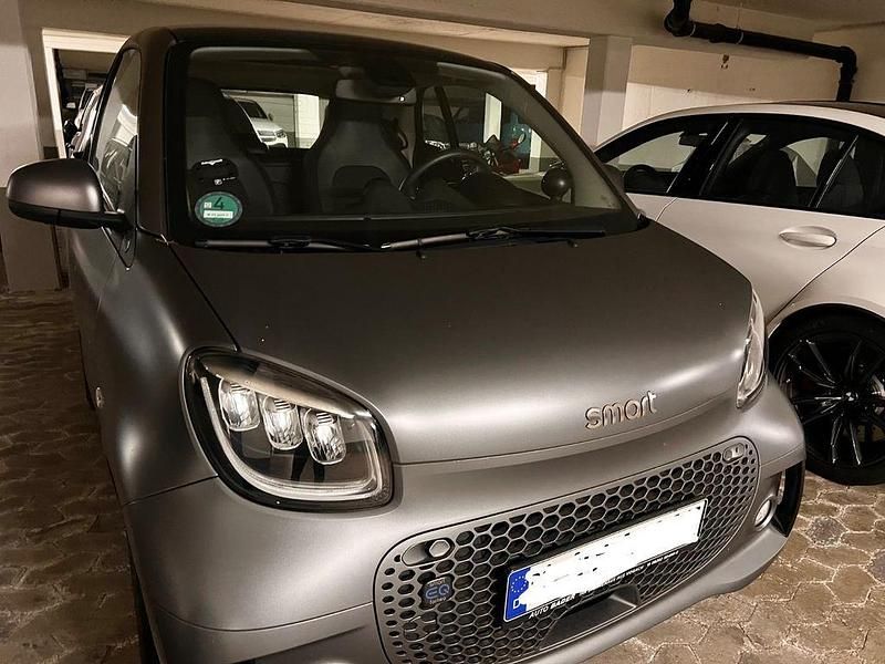 Grau Gebraucht 2021 Smart ForTwo Electric Drive Passion Exclusive Coupé | 10.999 € (Guter Preis) - Bild 1/4