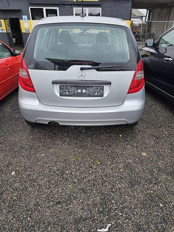 Gebraucht Mercedes A160 Elegance 95 PS (69 kW) 2011 Limousine