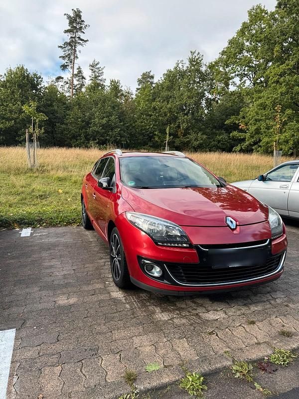 Rot Gebraucht 2012 Renault Mégane GrandTour Bose Edition Kombi | 2.999 € (Guter Preis) - Bild 1/4