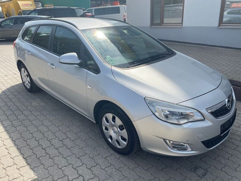 Gebraucht Opel Astra Design Edition 101 PS (74 kW) 2011 Silber Kombi