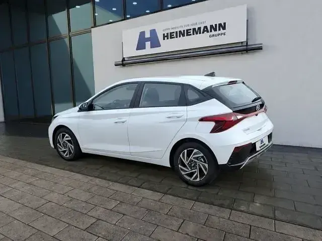 Gebraucht Hyundai i20 Trend 101 PS (74 kW) 2025 Atlas white Kleinwagen