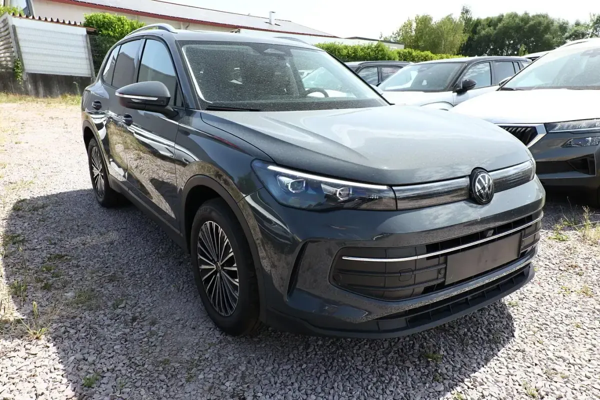 Neu VW Tiguan IQ Drive 150 PS (110 kW) 2026 Dolphin gray SUV