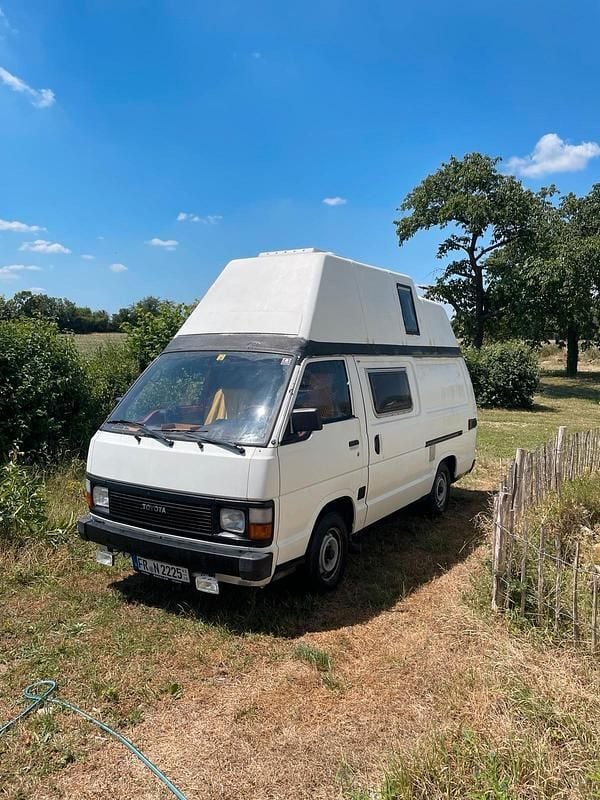 Weiß Gebraucht 1987 Toyota HiAce Van / Kleinbus | 6.000 € - Bild 1/4