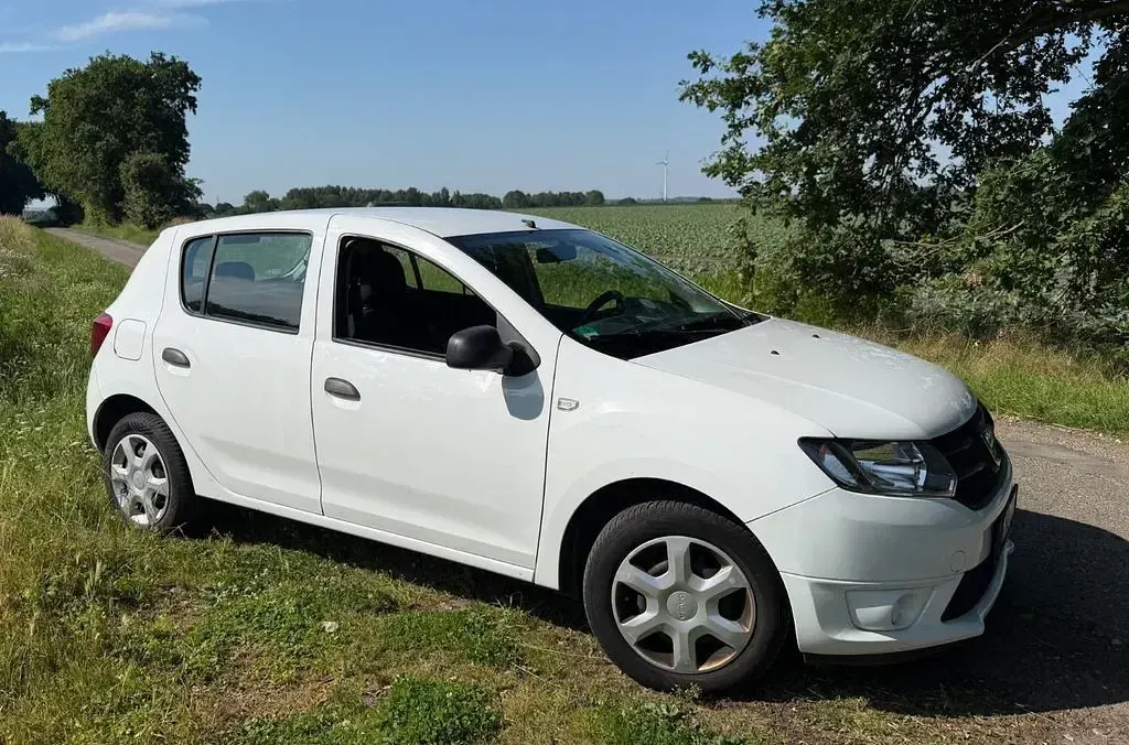Gebraucht Dacia Sandero 73 PS (53 kW) 2016 Weiß Limousine