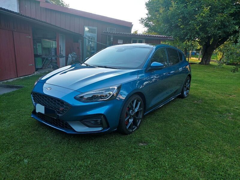 Blau Gebraucht 2020 Ford Focus ST Limousine | 25.999 € (Etwas zu teuer) - Bild 1/4