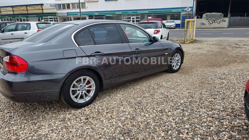 Grau Gebraucht 2005 BMW 325 Limousine | 3.099 € (Guter Preis) - Bild 1/4