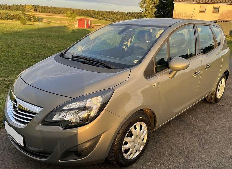 Braun Gebraucht 2012 Opel Meriva Innovation Van / Kleinbus | 6.500 € (Fairer Preis) - Bild 1/4