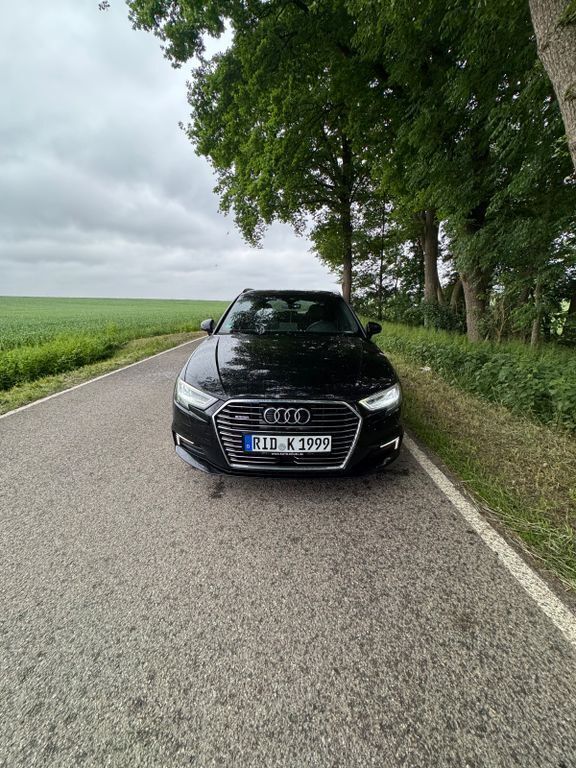 Schwarz Gebraucht 2017 Audi A3 Sportback e-tron Sport Limousine | 16.000 € (Etwas zu teuer) - Bild 1/4