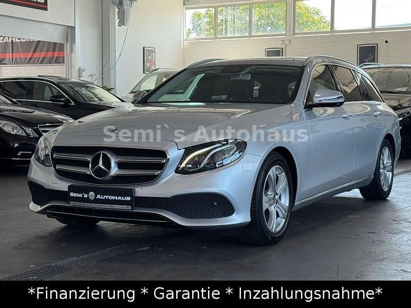 Silber Gebraucht 2018 Mercedes E220 Avantgarde Kombi | 25.800 € (Fairer Preis) - Bild 1/4