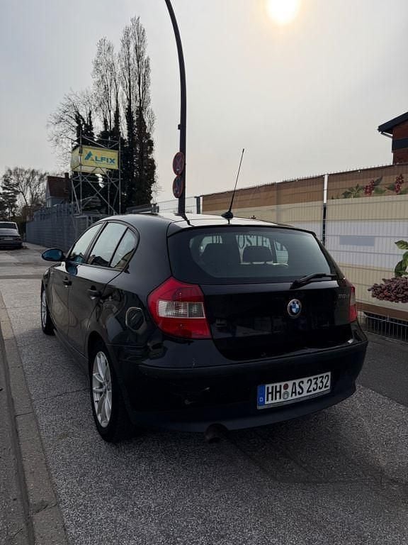 Gebraucht BMW 118 122 PS (89 kW) 2007 Schwarz Kleinwagen