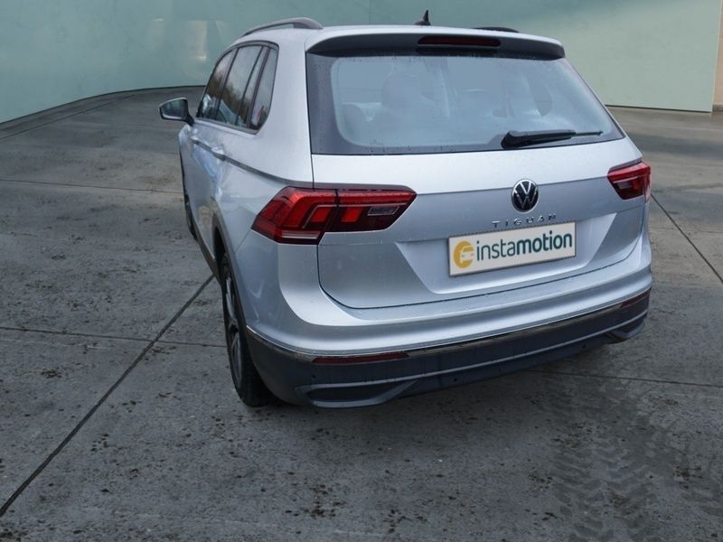 Gebraucht VW Tiguan Life 150 PS (110 kW) 2023 Silber SUV