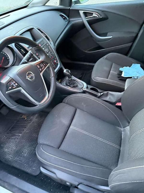 Gebraucht Opel Astra 110 PS (80 kW) 2014 Weiß Kombi