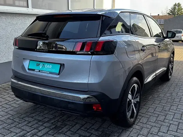 Gebraucht Peugeot 3008 Allure 131 PS (96 kW) 2023 Grau SUV