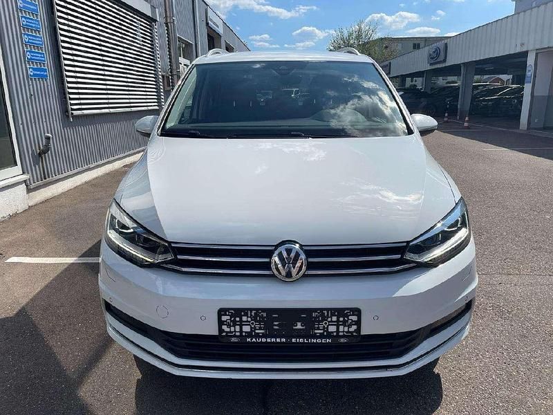 Gebraucht VW Touran Highline 190 PS (139 kW) 2019 Pure white Van / Kleinbus