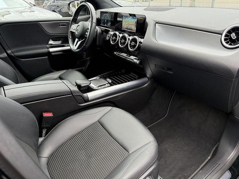 Gebraucht Mercedes E250 Progressive 160 PS (117 kW) 2022 Kosmosschwarz  metalliclack Limousine