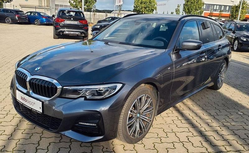 Grau Gebraucht 2021 BMW 330e M Sport Limousine | 27.750 € (Guter Preis) - Bild 1/4