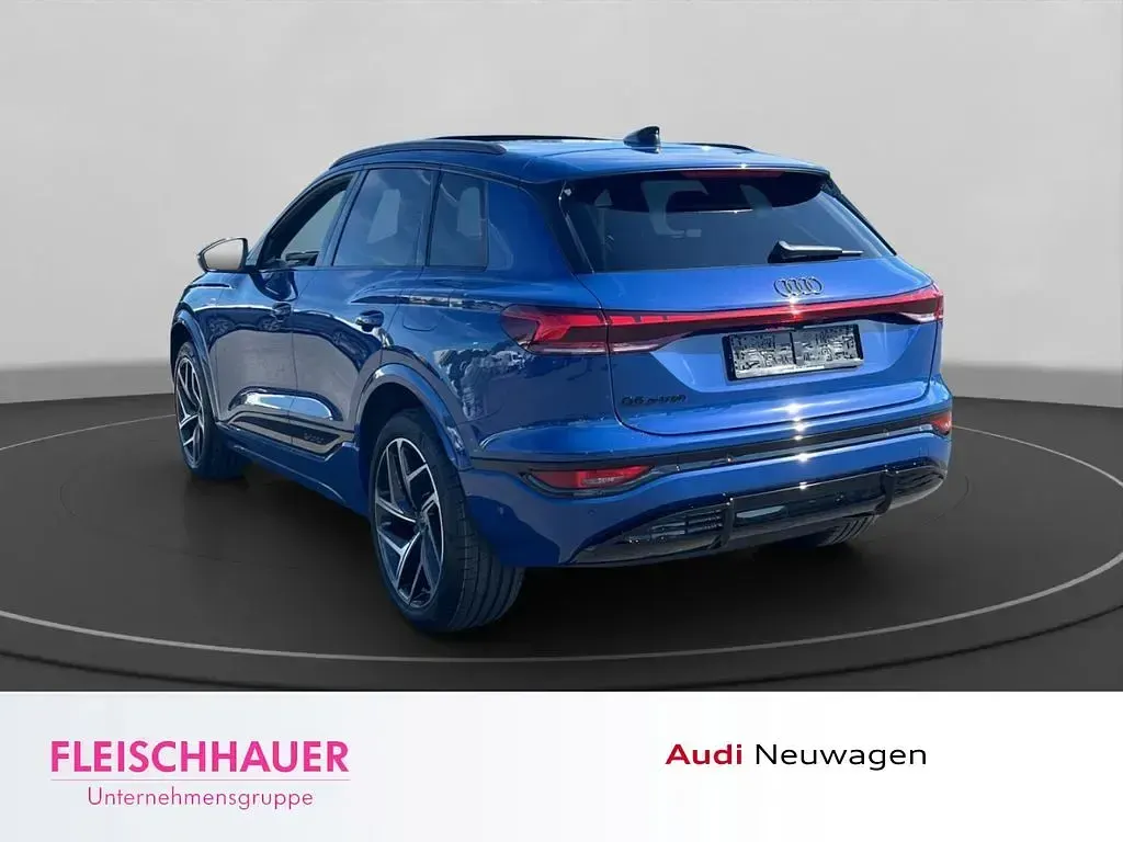 Neu Audi Q6 e-tron Business 225 kW (306 PS) 2026 Blau SUV