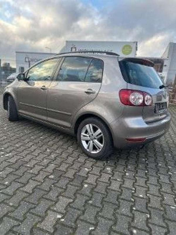 Gebraucht VW Golf VII Match 105 PS (77 kW) 2012 Kaschmirbraun Limousine