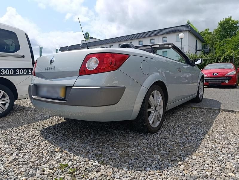 Gebraucht Renault Mégane II 135 PS (99 kW) 2005 Silber Cabrio