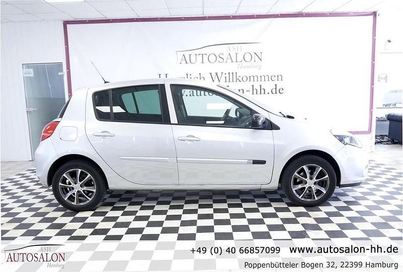 Gebraucht Renault Clio III 111 PS (81 kW) 2011 Silber Limousine