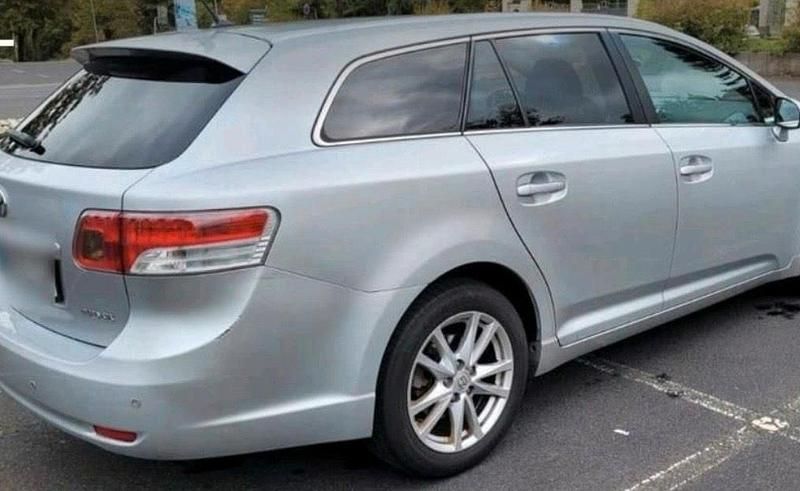 Silber Gebraucht 2010 Toyota Avensis Kombi | 5.500 € (Fairer Preis) - Bild 1/4