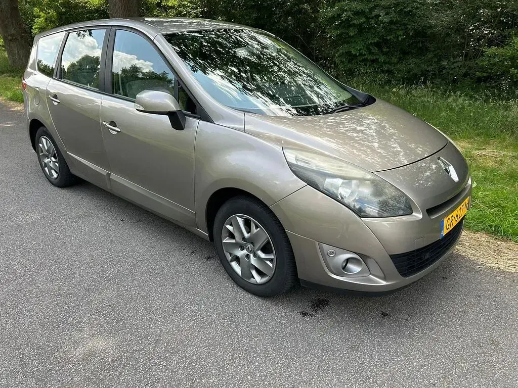 Gebraucht Renault Grand Scénic Expression 110 PS (80 kW) 2011 Braun Van / Kleinbus