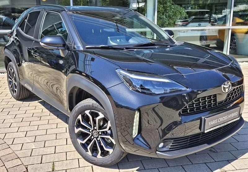 Mysticschwarz mica Neu 2025 Toyota Yaris Hybrid SUV | 26.990 € (Superpreis) - Bild 1/4