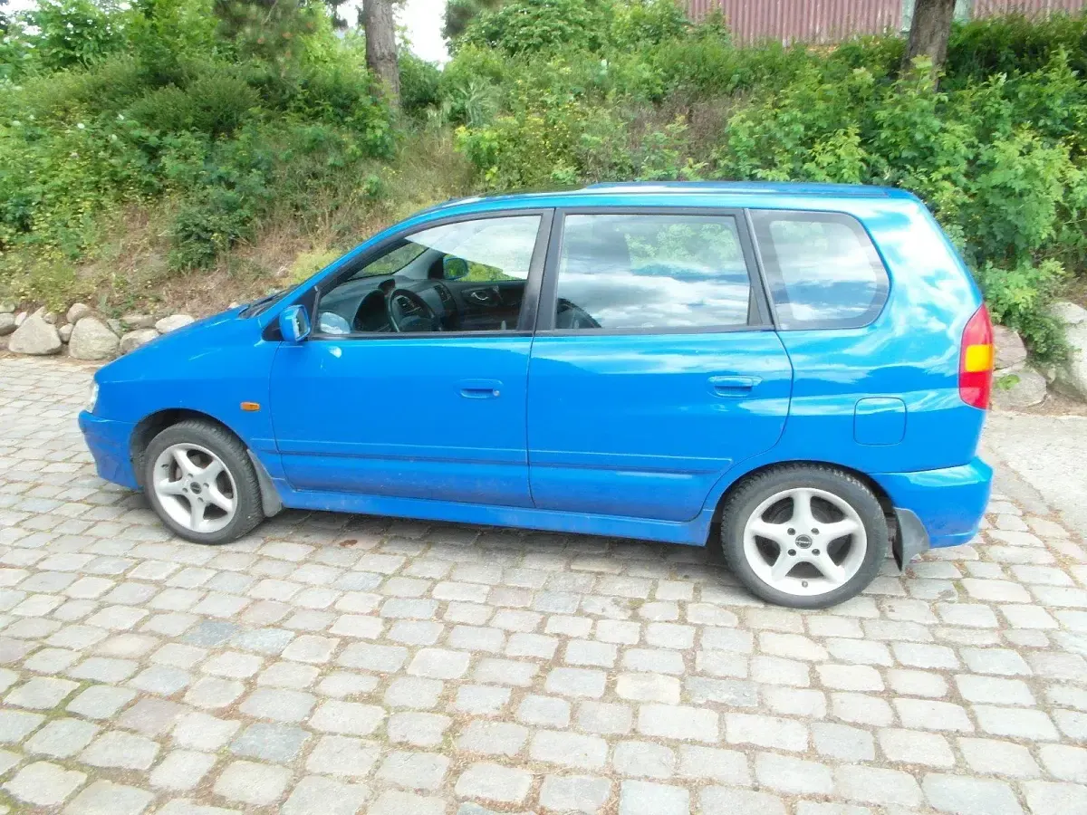 Gebraucht Mitsubishi Space Star 122 PS (89 kW) 1999 Blau Van / Kleinbus