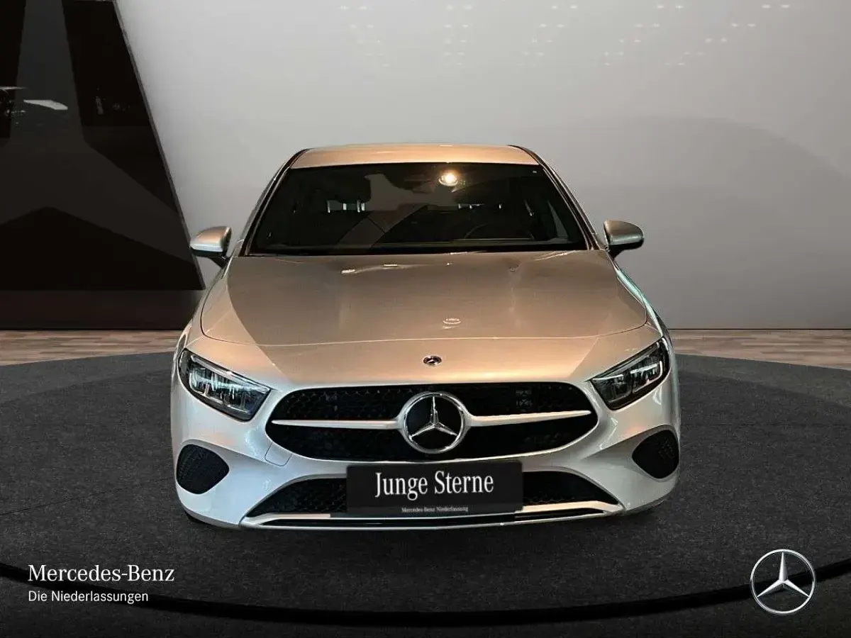Gebraucht Mercedes A200 Advanced 163 PS (119 kW) 2024 Silber Limousine