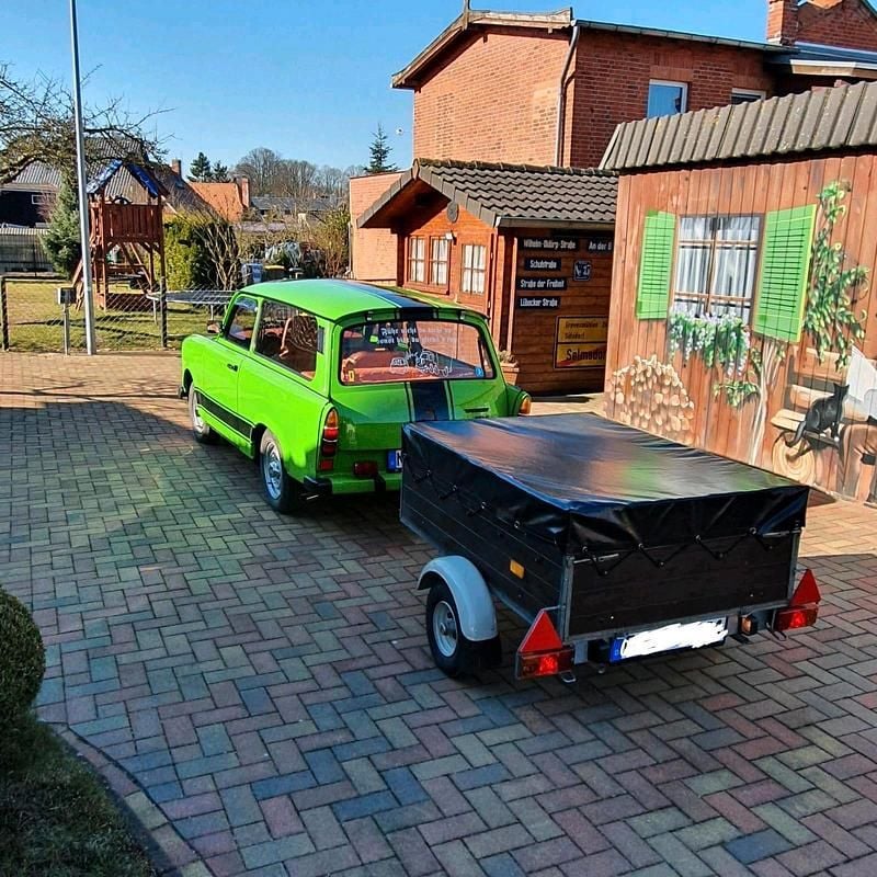 Grün Gebraucht 1989 Trabant 601 Kombi | 9.000 € - Bild 1/4