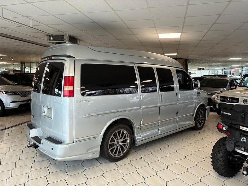 Silber Gebraucht 2015 GMC Savana Van / Kleinbus | 69.900 € - Bild 1/4