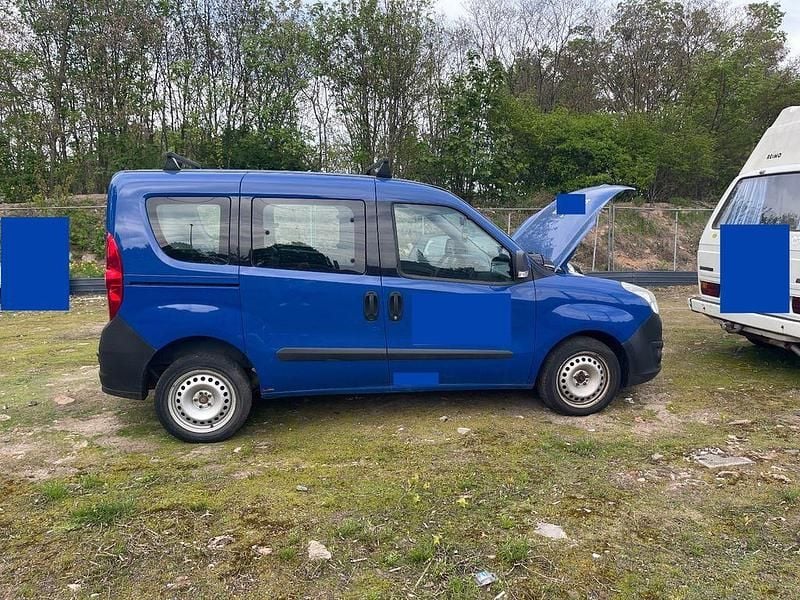 Second-hand Opel Combo 95 CP (69 kW) 2017 Albastru Monovolum